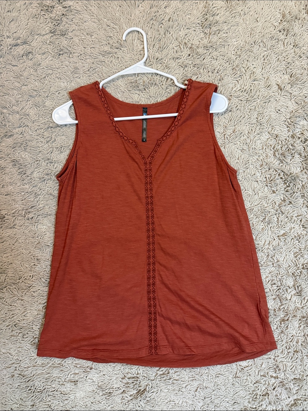 Kühl Rust-Colored V-Neck Sleeveless Tank with Center Trim